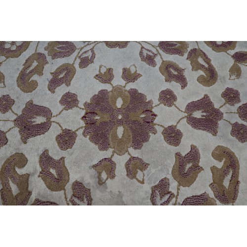 717 - Large Symmetric Floral Design Rug Approx 91