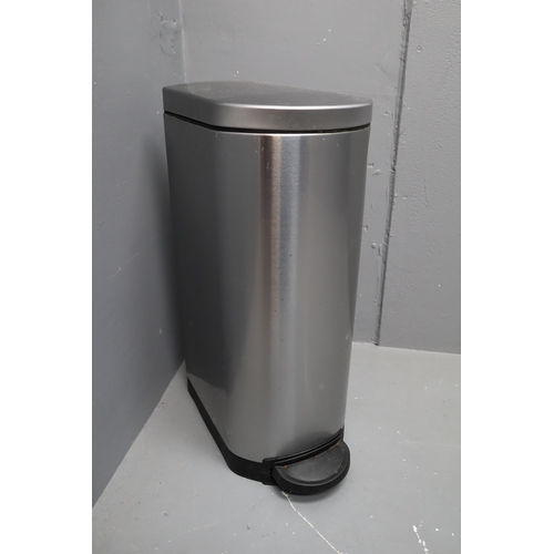 767 - Simplehuman Pedal Bin CW1274 Approx 26