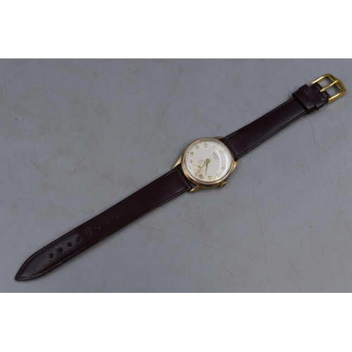 73 - A Prefect 15 Jewels Gents Mechanical Watch With Leather Strap, Working