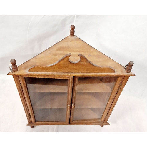 340 - Small Corner Display Unit Measures 14.5 inches wide x 18 inches tall.