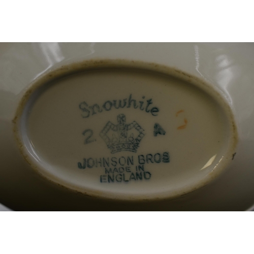 345 - 15 Pieces of Johnson Brothers Snow White. Includes 6 Dinner Plates, 6 Side Plates, 2 Serving Bowls w... 