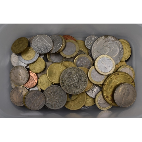 139 - A Selection of Assorted Worldwide Coins and Banknotes, To Include 1942 Silver Half Crown and More