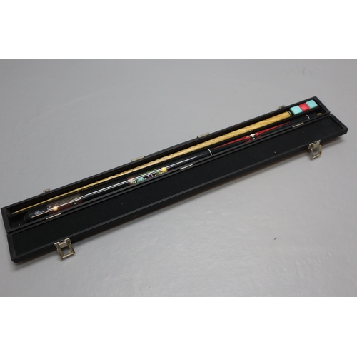 508 - A BCE Aqua Strobe Light Up Pool Cue, With Three Chalks. In Case, Lights Up When Tested