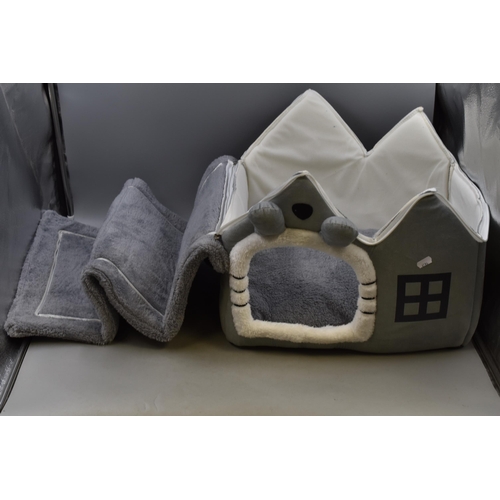 576 - House Shaped Cat/Dog Bed