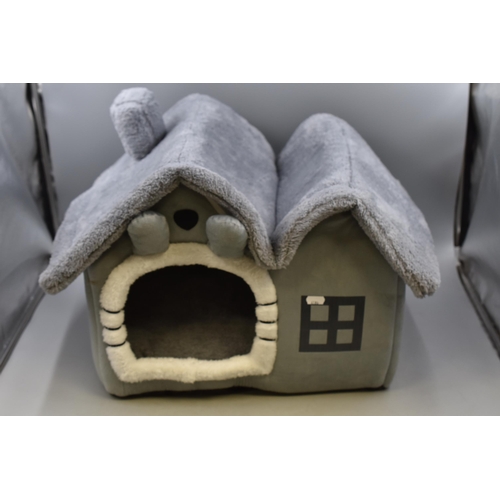 576 - House Shaped Cat/Dog Bed