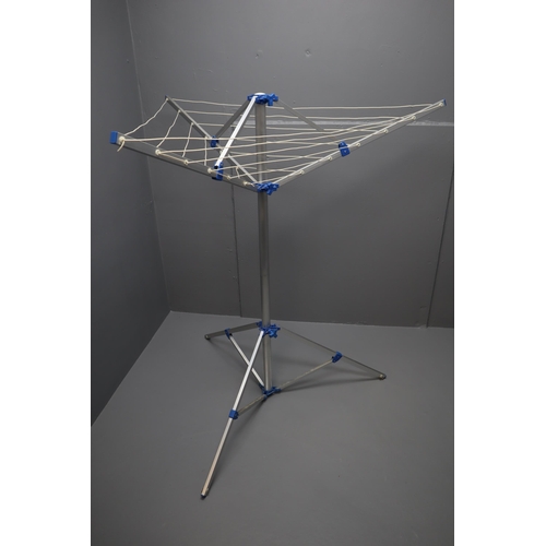 670 - Folding Outdoor Rotary Airer / Washing Line Approx 64.5