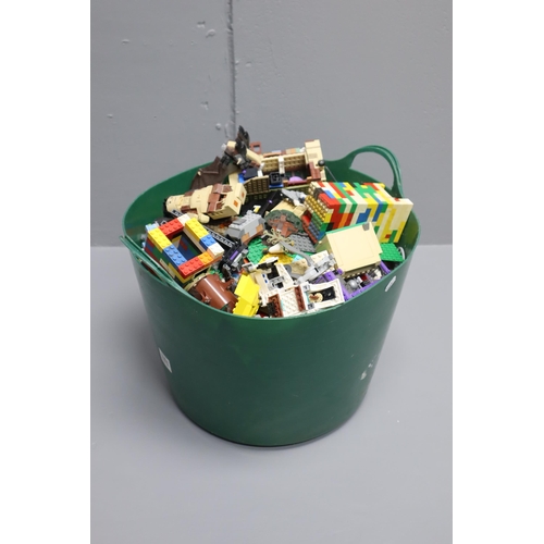 809 - Large Selection of Lego (Approx. 11.3 Kilo in Tub)