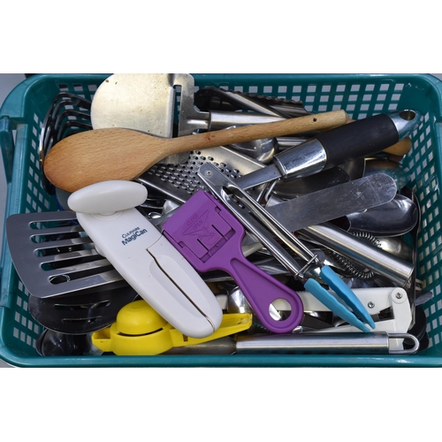 729 - Large selection of cutlery and kitchen tools