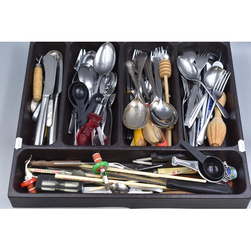 729 - Large selection of cutlery and kitchen tools