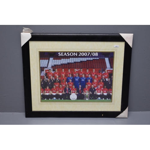 358 - Framed and Glazed Manchester United Promotional Picture Displaying The Team of Season 2007-08 approx... 