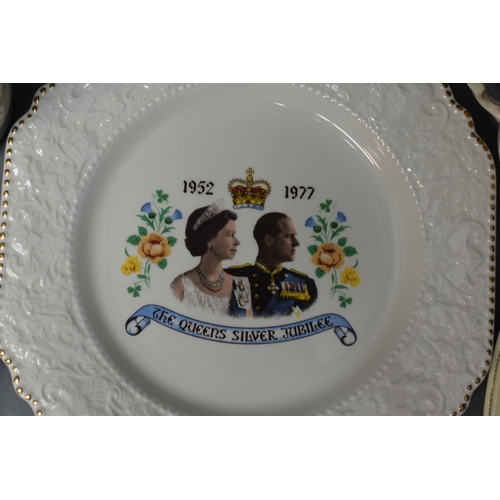 28 - Selection of Royal Commemorative Wear to include Queen Elizabeth Coronation mug, Ash Tray, Plates an... 