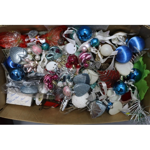 371 - Large Mixed Selection of Christmas Decorations to include Tree Decorations, Elf Shoes and more