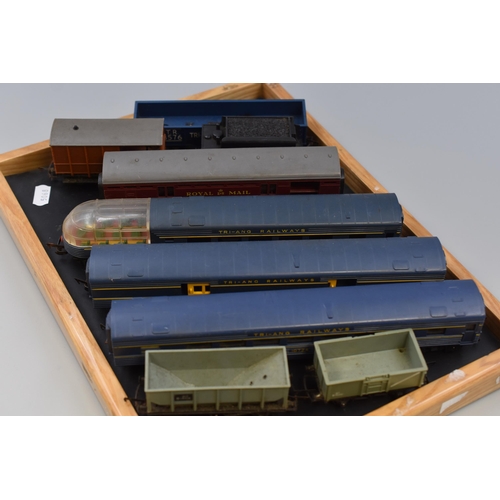 124 - A Selection of Eleven Triang 00 Gauge Model Train Carriages. Includes Transcontinental Carriage, Tra... 