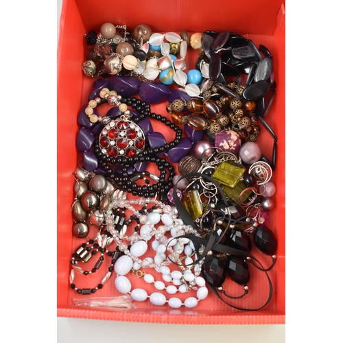 398 - Mixed selection of costume jewellery necklaces