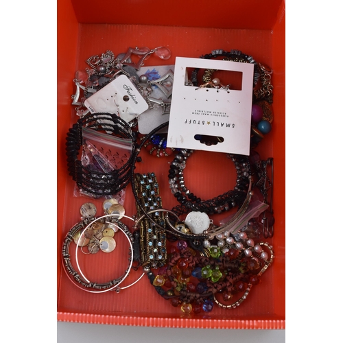 399 - Selection of costume jewellery mainly bangles and earings