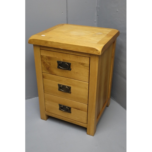 639 - Solid oak 3 drawer bedside cabinet 17