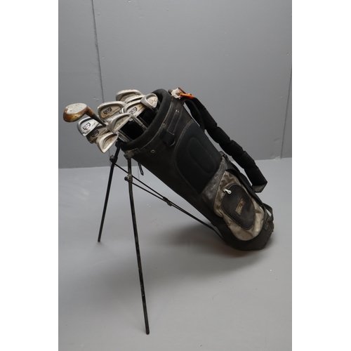 647 - A Golf Master Golf Bag With a Selection of Clubs. Includes Mostly Macgregor USA 2000