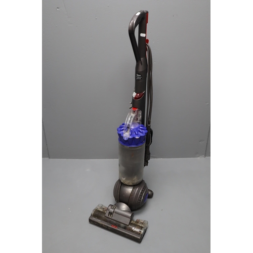 669 - Dyson DC40 Upright Bagless Vacuum Cleaner (Powers On)