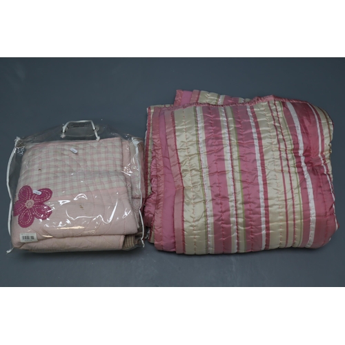 885 - Selection of Bedding to include Double and Single Blankets and Spreads