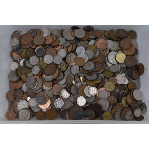 223 - Approx 2kg of Mixed unsorted UK and Worldwide Coinage