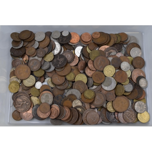 224 - Approx 2kg of Mixed unsorted UK and Worldwide Coinage