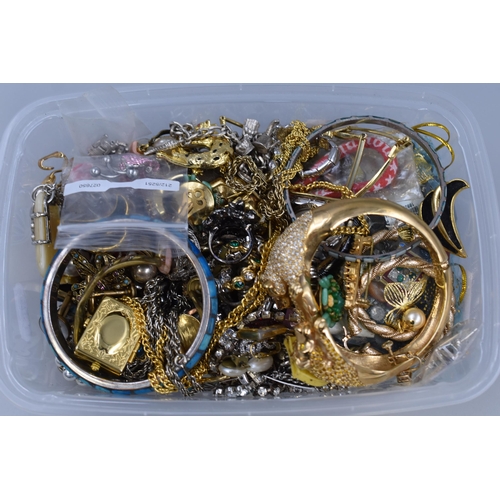 532 - Large Selection of Unsorted Mixed Jewellery items