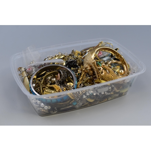 532 - Large Selection of Unsorted Mixed Jewellery items