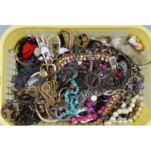 533 - Large Mixed Selection of Unsorted Jewellery