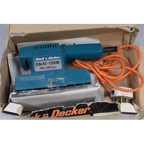 823 - Black & Decker DN41 Power Finishing Sander (Powers On When Tested)