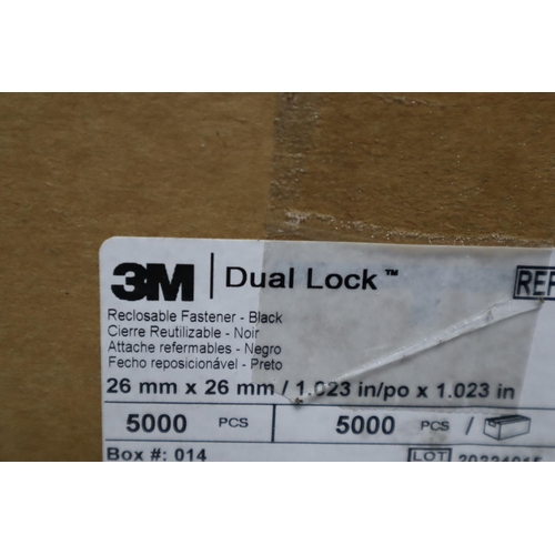 942 - One Box of 5000 Dual Lock Interlocking Panel Clips