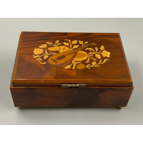 520A - Decorative Musical jewellery Box with Velvet Lining (Working) 