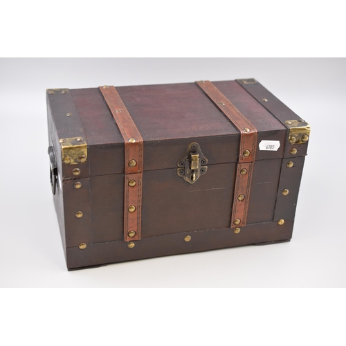 136 - Wooden Treasure Chest containing a Large selection of unsorted Coinage (Total weight 3.8kg) comes wi... 