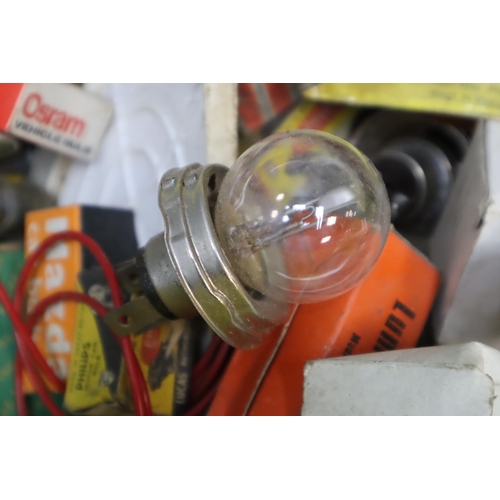 669 - Large Mixed Lot of Vintage Car Bulbs to include Lucas, BMC, Lumax, Osram, Girling and more