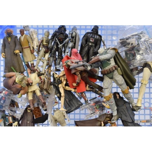 487 - Star Wars: Large Collection of Collectible Star Wars Figures and Spare Parts, All Pre-Owned ( Some A... 