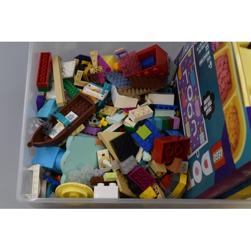 527 - Tub of mainly Lego and Lego Dots