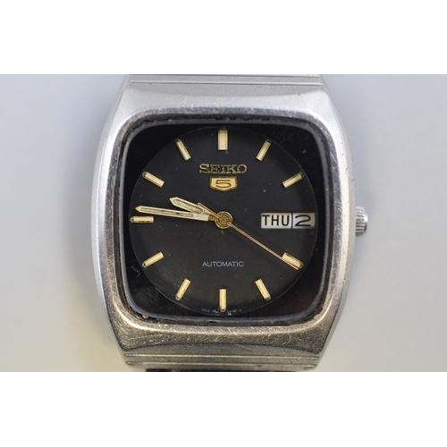 61 - Seiko 5 Automatic Day / Date Gents Watch with Leather Strap (Working)