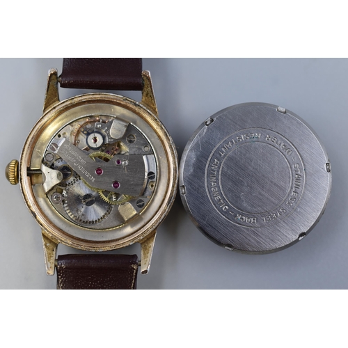 112 - Kered Mechanical 17 Jewels Gents Watch Complete with Leather Strap (Working)