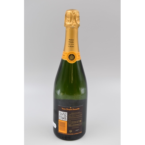 160 - Veuve Clicquot French Champagne (Sealed 75cl)