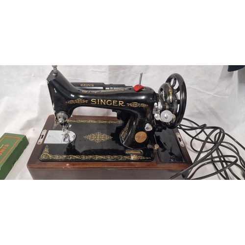 956 - Vintage Singer Sewing Machine. Untested House Clearance Lot complete with power lead manual and case... 