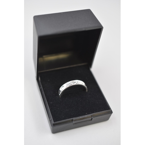 18 - Silver 925 Patterned Band Ring (Size R). Complete in Presentation Box