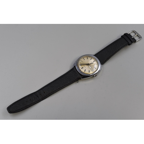 91 - A Gents Timex Mechanical Watch, With Leather Strap (Working)