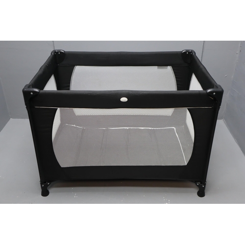 447 - Baby Weavers Travel Cot