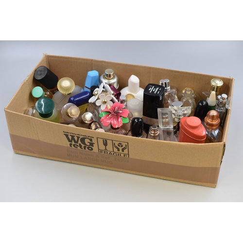 484 - A Large Selection of Perfume Bottles (Mostly Empty). To Include No5 Chanel, Marc Jacobs, Gaultier, A... 