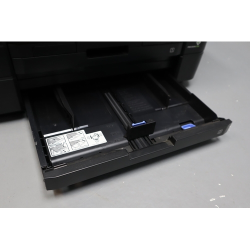 537 - An Epson Workforce WF-7720 A3/A4 Printer, With Ink Cartridges. Powers on When Tested