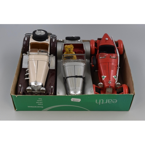 558 - Three 1/18 scale die cast vintage sports cars to include 1934 Alpha Romeo 2300 Monza, 1937 Jaguar SS... 