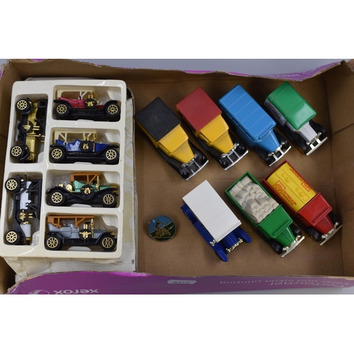 559 - Selection of 13 miniature vintage cars and vans (4 Corgi & 2 Matchbox)