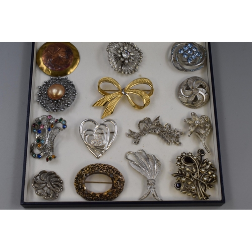 270 - Selection of Vintage Brooches