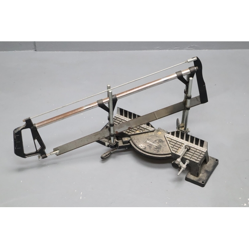 694 - Wickes Adjustable Hand Mitre Saw