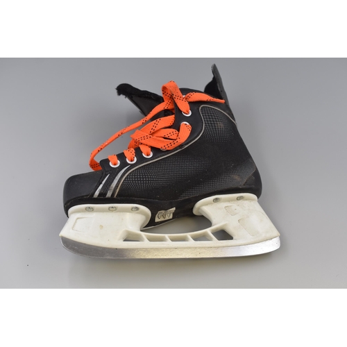 737 - Pair of Nike Bauer Supreme One05 Ice Skating Shoes Size 4R