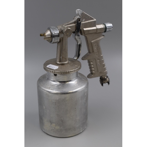 746 - Clarke air spray gun in good condition.